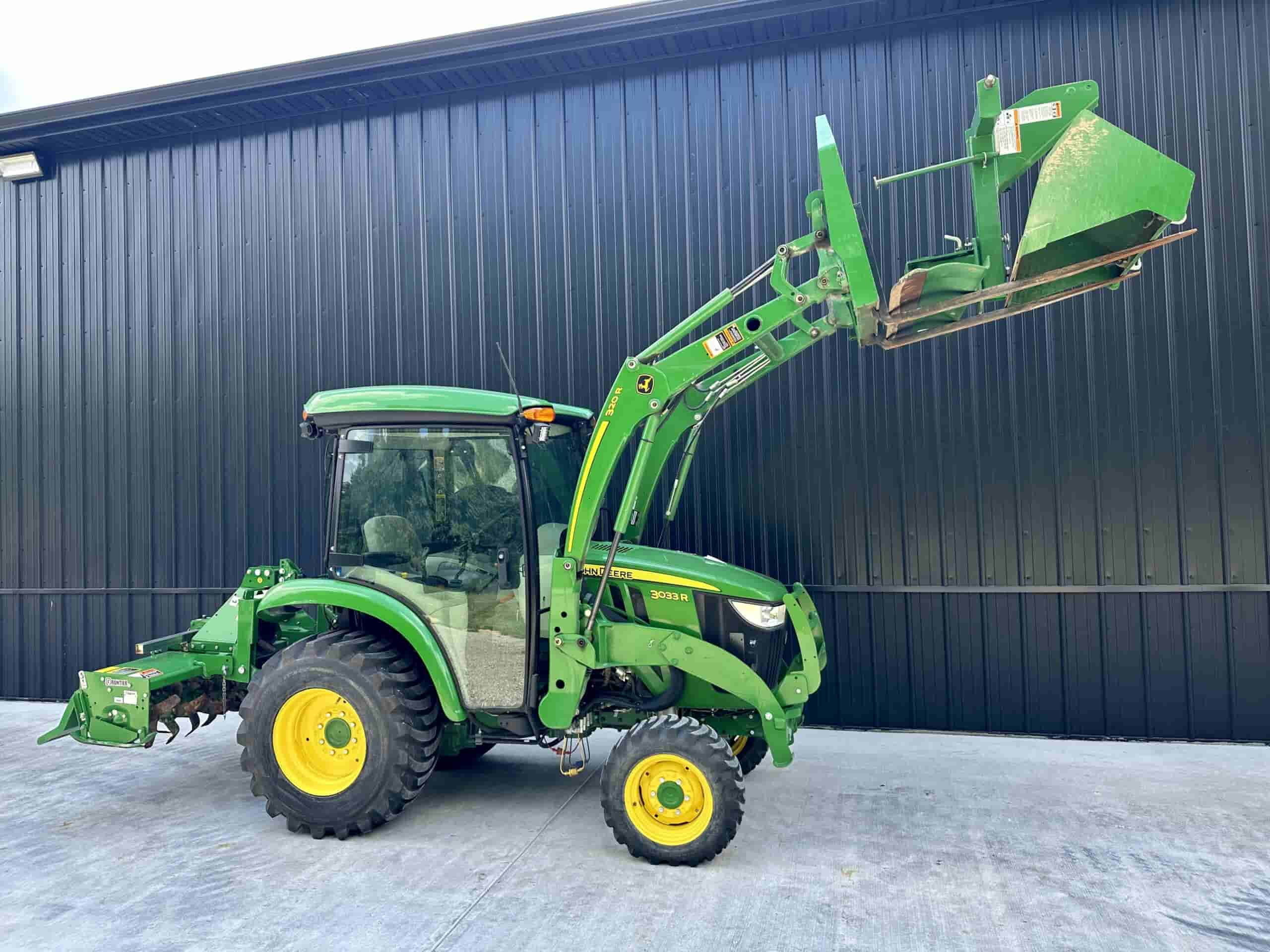 2020 John Deere 3033R
